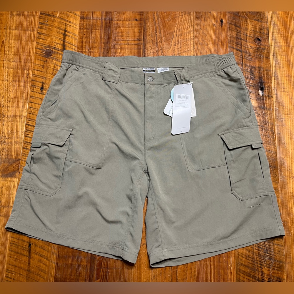 NWT Columbia Titanium Omni-Dry Venture Cargo Shorts, Size XXL